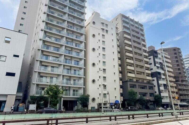 中央に写っている丸窓の建物が今回の目的地。1971年築ながらきちんとメンテナンスが繰り返され、住み心地向上のためのアップグレードもたくさん実施されています。