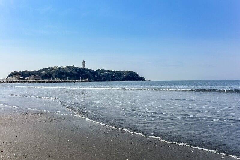 <p>なんと<b>「片瀬西浜・鵠沼海水浴場」</b>までわずか徒歩２分。この景色を間近で堪能できる物件をご紹介します！</p>