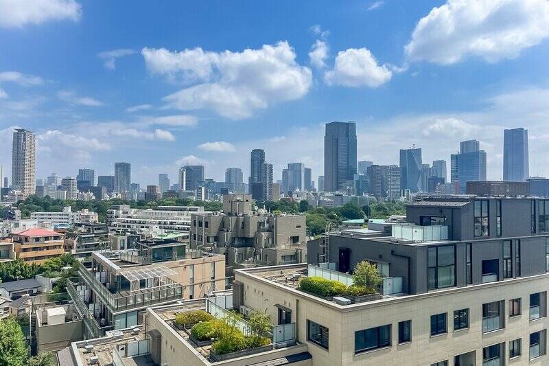 ちなみに屋上からの眺めはこちら。青山の街並みを一望できる爽快感！ これは気持ちいいですね。