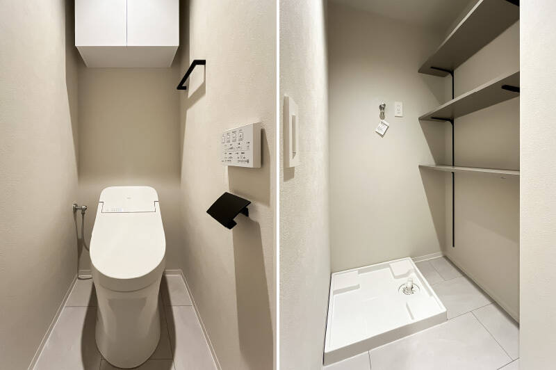 <b><b>左・</b></b>ミニマムデザインのトイレへは洗面室からアクセス。/<b><b>右・</b></b>ちょうどよい奥行きの可動棚が並ぶランドリールーム。