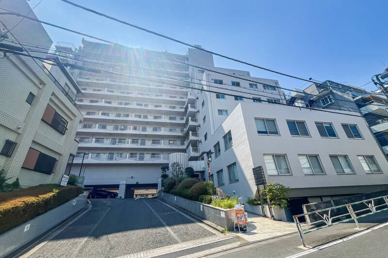 カウカモでも度々ご紹介している管理体制良好なマンション。管理人さんは住込みで週6日勤務されており、きちんと修繕やアップグレードを重ねています。2025年7月現在、マンション全体で4億円もの修繕積立金が貯まっているのは “さすが” の一言です。