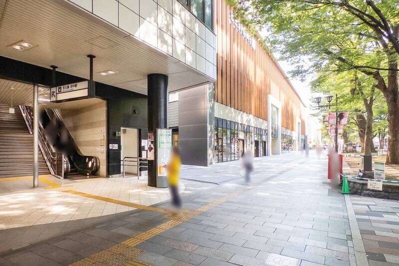 京王線の特急停車駅「府中」。特急を利用すれば「新宿」駅までは約32分、「渋谷」駅までは約39分でアクセス可能です。