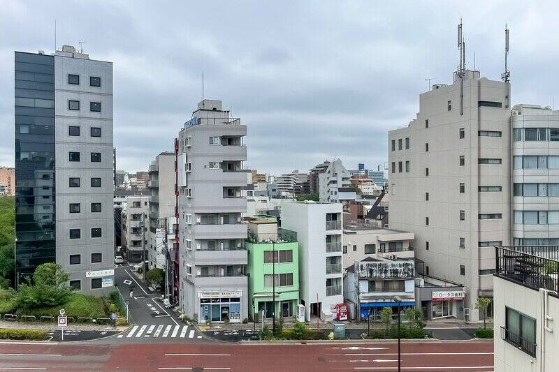 眺望はこちら。清澄通りに面していますが、マンションが道から少し奥まった位置にあるため、音に関してはそこまで気になりませんでした。