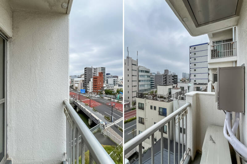 バルコニーはコンパクトサイズ。南東向きなので、洗濯物はしっかりと乾きそうです。