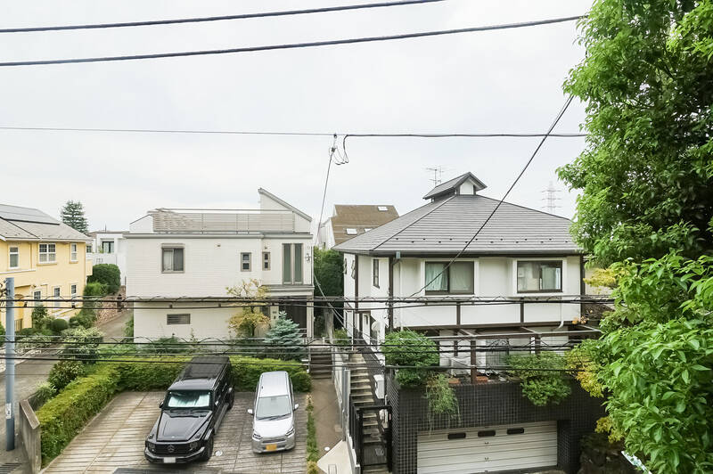 前の戸建てより目線は少し高い位置。プライバシーが守られそうです。
