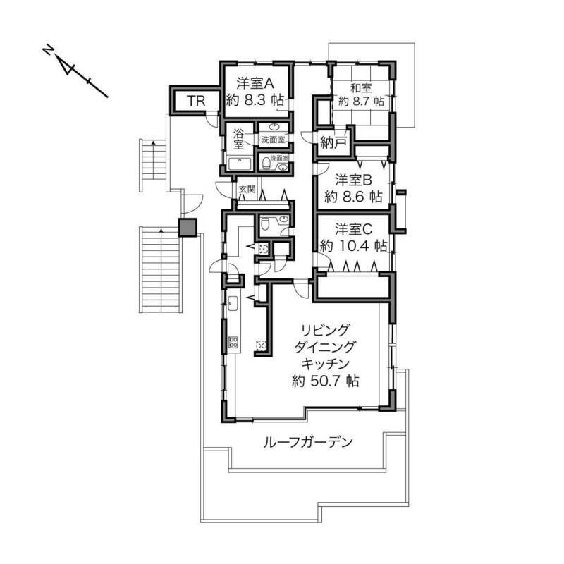 なんと専有面積は、<b>約208㎡</b>！ とてつもない広さです。現況は4LDK。これはリノベーションのしがいありです。ルーフガーデン付きという特典も見逃せません。では、住戸へ！