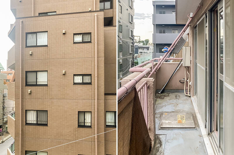 <b>左・</b>正面には建物があるものの、距離は取れている印象です。／<b>右・</b>バルコニーは、このあとご紹介する洋室の前面まで続くワイドな造り。