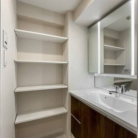 陽輪台高円寺の室内写真