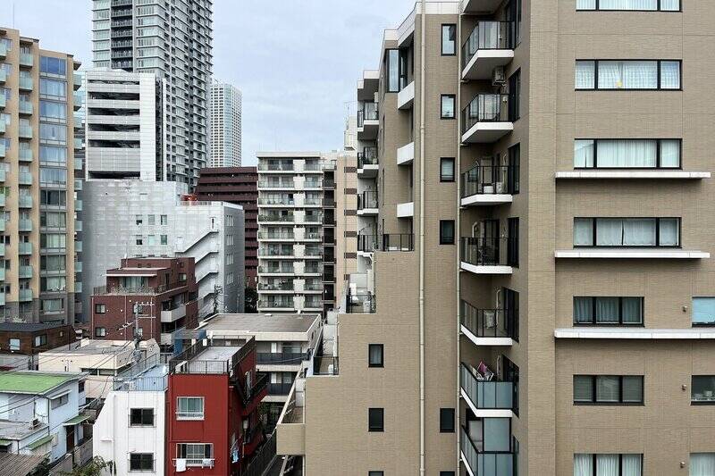 北向きの眺望がこちら。都心だけあってビルが多く建っていますが、メインのビューではありませんのでそこまで気にならないはずです。