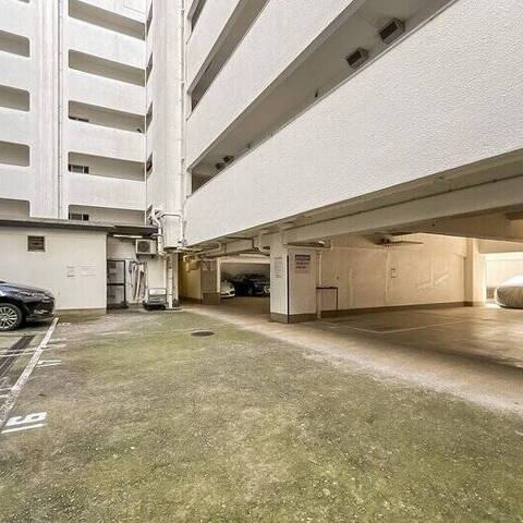 秀和目黒駅前レジデンスの建物・共用部写真