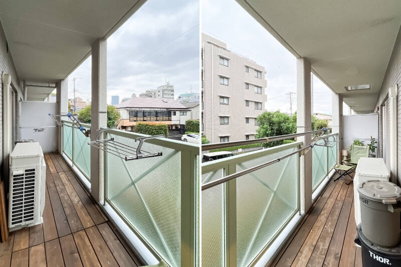 バルコニーは奥行きが深め。売主さまはキャンピングチェアを置いて、リラックスできる空間に仕上げています。