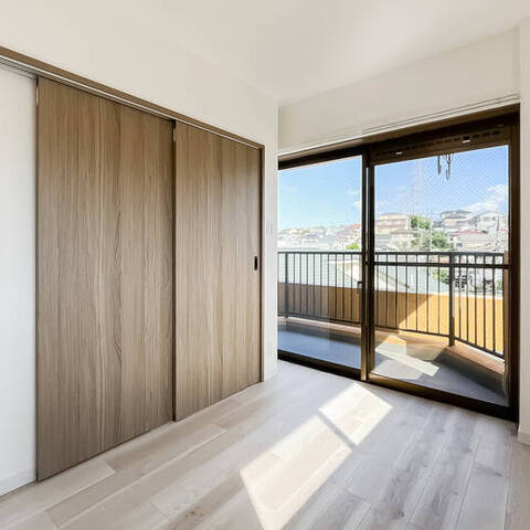 ライオンズマンション岸根公園の室内写真