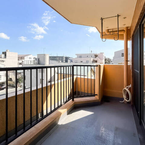 ライオンズマンション岸根公園の室内写真