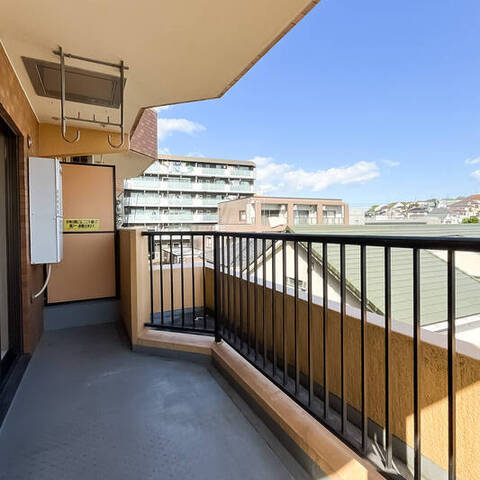 ライオンズマンション岸根公園の室内写真