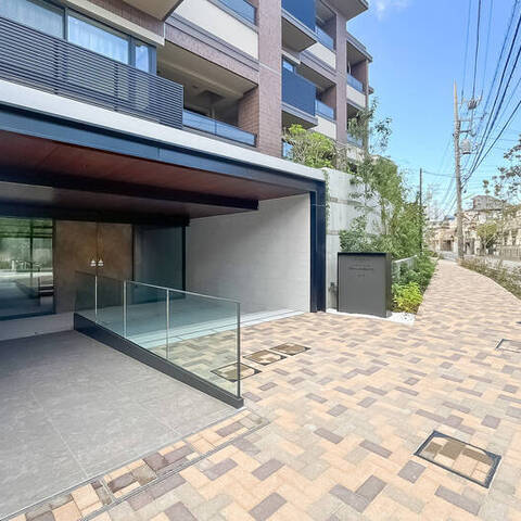 アトラスシティ千歳烏山グランスイート 風ノ棟の建物・共用部写真