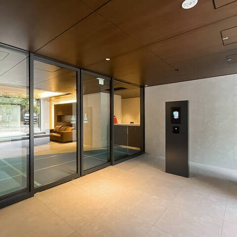 アトラスシティ千歳烏山グランスイート 風ノ棟の建物・共用部写真