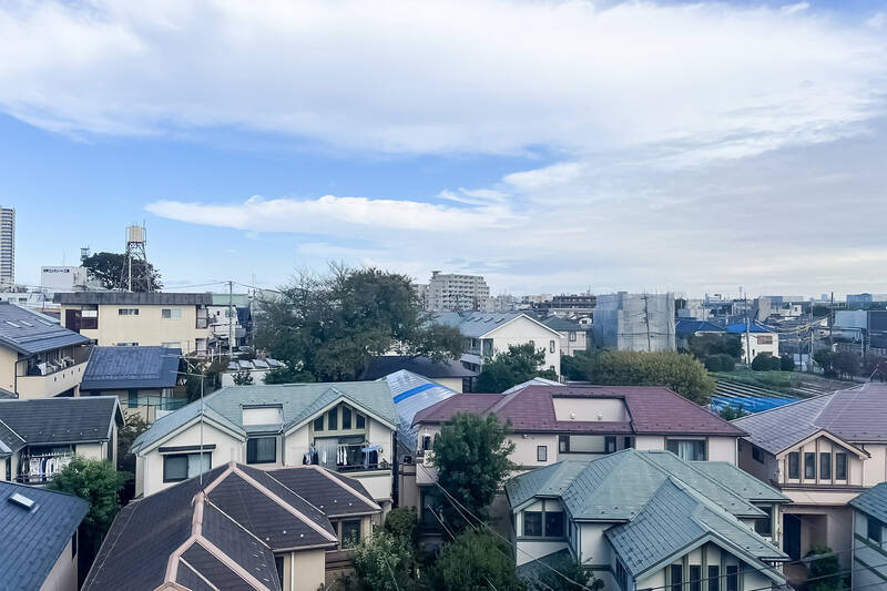 こちらも周辺に背の高い建物が少ないので、開放感ある眺望です。