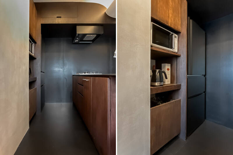 コンロは4口。背面には、調理家電置き場と冷蔵庫置き場が用意されています。