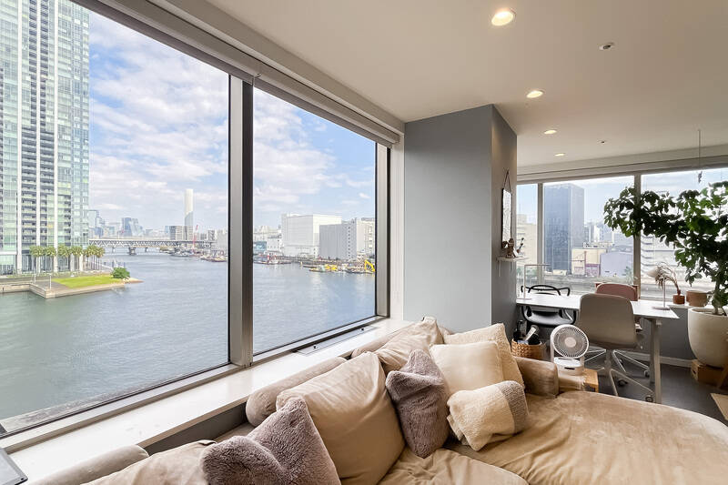 4階に所在する住戸だからこそ、水辺がこんなに近くに感じられるんですね。