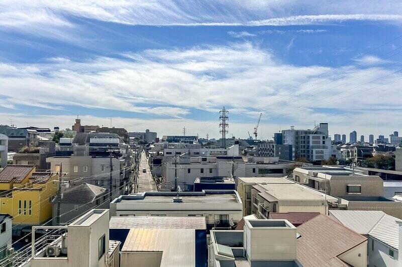 周囲の住宅街より目線が高いため、誰にも干渉されることなくこのビューを満喫できそう。