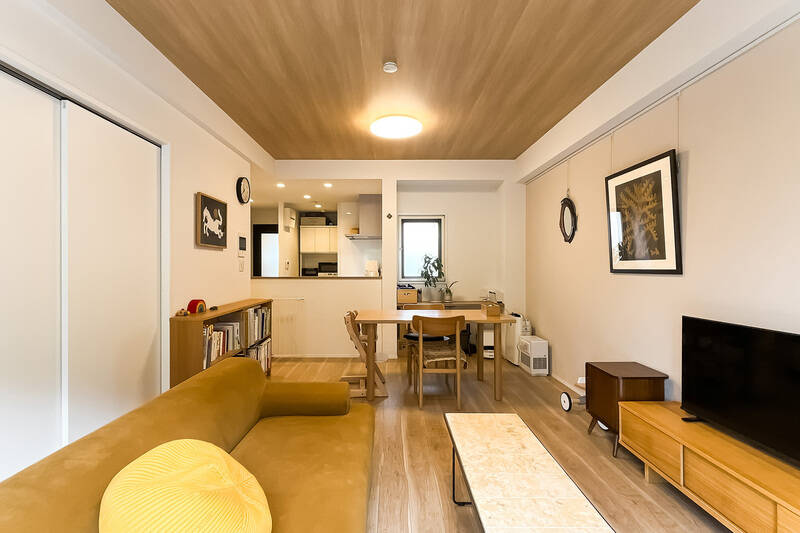 続いて、正面奥にあるキッチンと左手にある洋室Aを順に見ていきましょう。