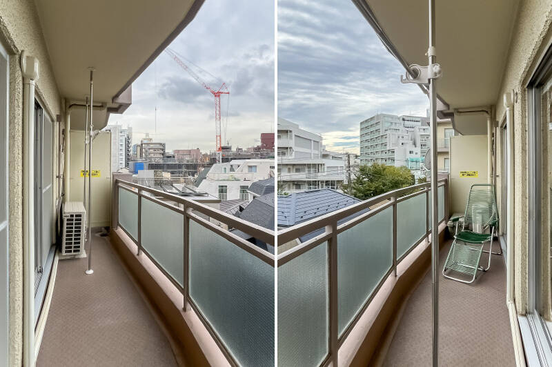 バルコニーは椅子などを置ける奥行きがあります。物干し金具が備わっていないので、外干し派の場合は市販品でアレンジしてみてくださいね。