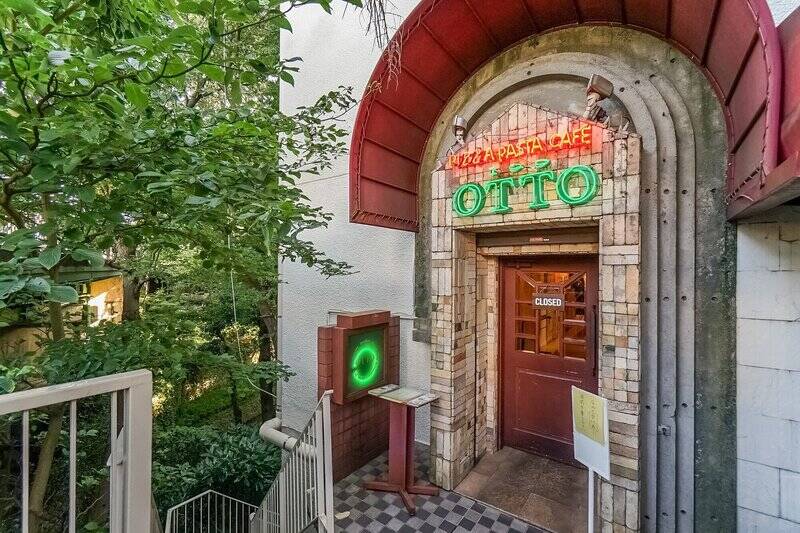 等々力渓谷を望める最高のロケーションにあるイタリアンレストラン「OTTO」。渓谷の緑を眺めながらお食事を楽しむことができます。(徒歩9分)