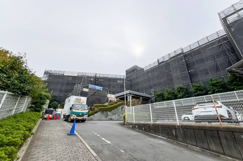 1989年竣工、総戸数88戸のマンション。現在は大規模修繕工事を実施中で、完了は2026年2月末を予定しています。