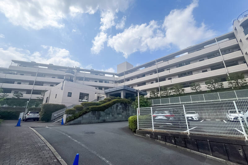 現在はシートで全容が見えないので、工事前の写真を。新たに磨きのかかった姿が今から楽しみですね。