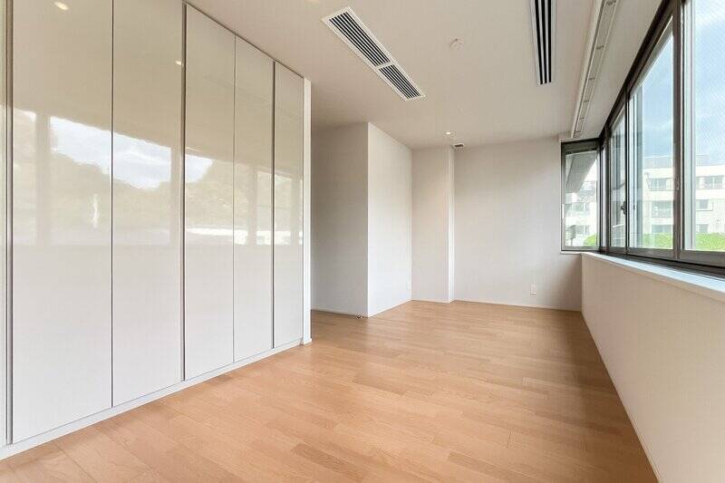 大型のクローゼットを完備。