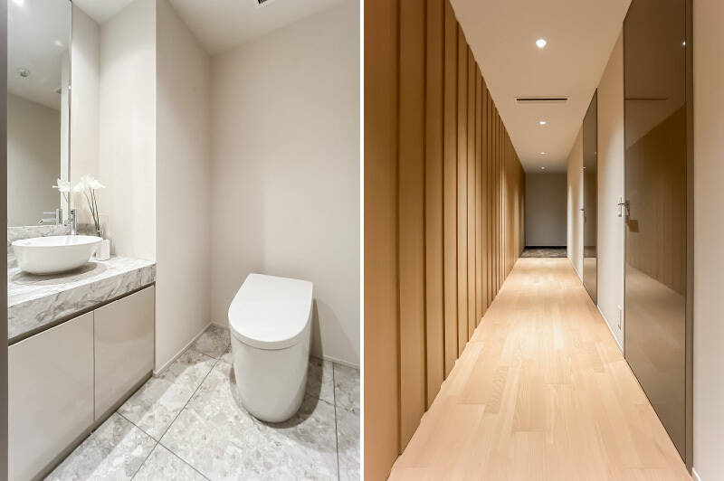 <b>左・</b>廊下沿いにあるトイレは手洗いボウル付き。／<b>右・</b>“回廊” と呼びたくなる廊下を辿り、住戸を後にします。