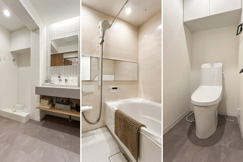 <b>左・</b>白とグレーの爽やかな洗面室。洗濯機置き場の上には吊り戸棚、洗面台の下には収納スペースが備わっています。/<b>中央・</b>1216サイズのバスルームは、浴室乾燥機・追い焚き機能を完備。/<b>右・</b>トイレは廊下からアクセスします。