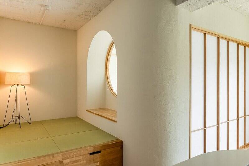 読書が捗りそうな和室（ヌック）。円窓から自然光が入るので、薄暗くならないのがうれしいですね。