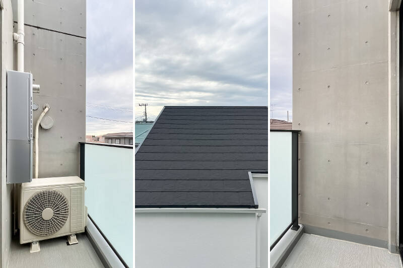 コンパクトサイズのバルコニー。正面には隣接する建物の屋根が見えます。視線はあまり気になりません。