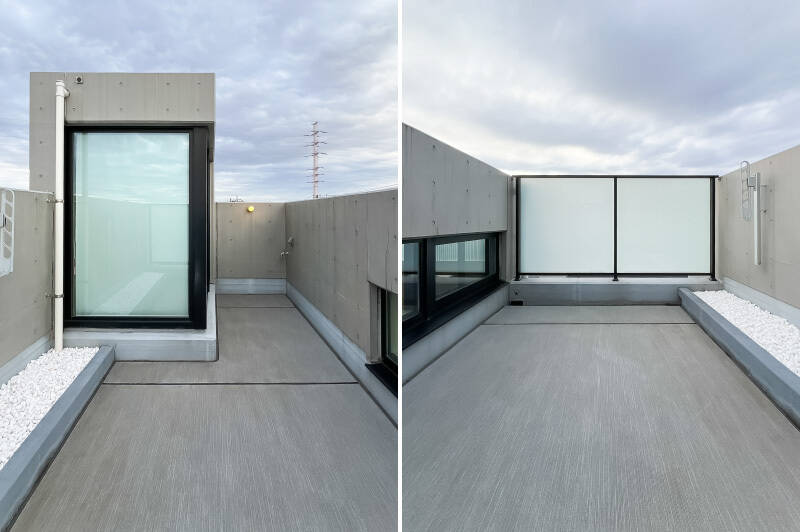 高めの塀が目隠しとなり、視線を気にすることなく洗濯物が干せそう。羽毛布団やカーペットなど大物を干すのによさそうですね！ 物干し金具・水栓付きです。