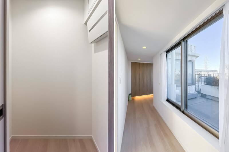 <b>左・</b>廊下沿いにある納戸。収納ラックを追加して、季節家電やスーツケースなどをしまうとよさそうです。／<b>右・</b>帰り際に、もう一度廊下沿いの窓。ルーフバルコニーにいる家族に『行ってきま〜す』なんて声がかけられますね。