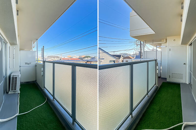 物干し金具付きのバルコニー。右手には扉付きの収納が。