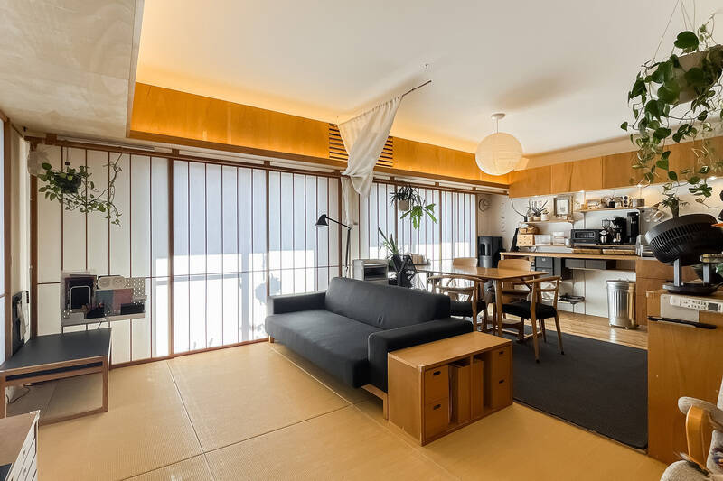 障子を締め切ったLD。日差しがやわらぎ、ぐっと大人っぽい表情に。