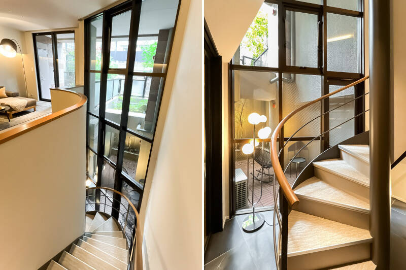 二層吹き抜けの窓に面しているため、明るくフォトジェニック。踏面はカーペット敷きになっています。