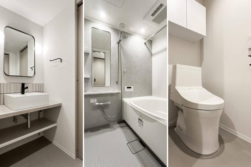 <b>左・</b>モルタル調のカウンターと、縦長タイルを組み合わせた洗面台。四隅が丸みを帯びたミラーやブラケットライトも可愛い！／<b>中央・</b>清潔感のある浴室乾燥機付きのバスルーム。1216サイズです。<b>右・</b>トイレには洗面室からアクセスする間取りです。