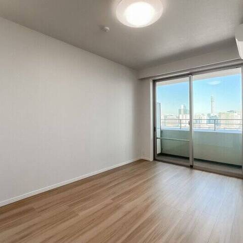 ヨコハマタワーリングスクエアの室内写真