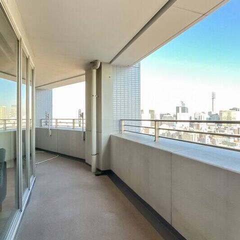 ヨコハマタワーリングスクエアの室内写真