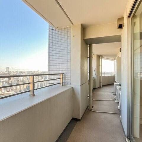 ヨコハマタワーリングスクエアの室内写真