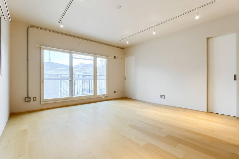 キッチンを出て、ふたたびLDへ。2枚の引き戸を順に開けてみましょう。