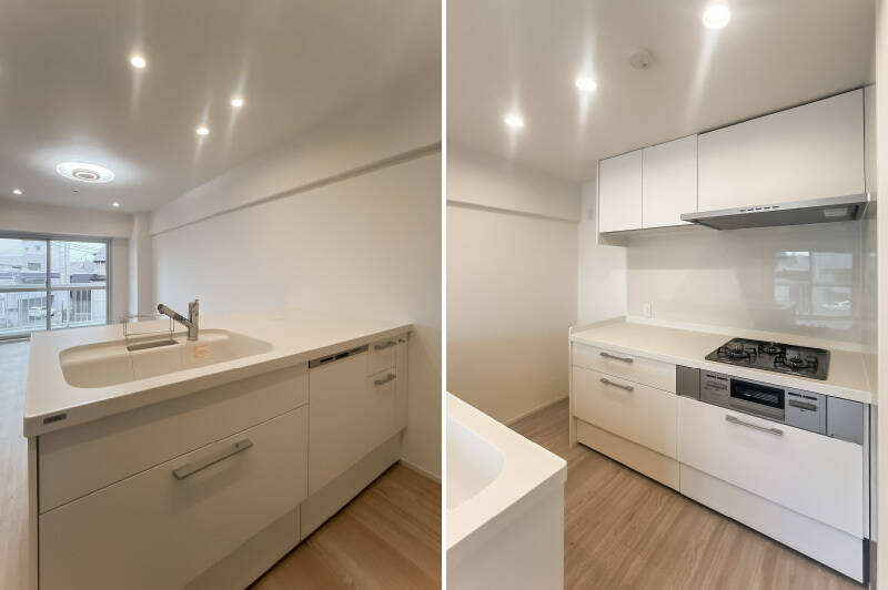 <b>左・</b>ホワイトの面材が清潔感のあるⅡ型のキッチン。食洗機が備わっています。キッチン本体は、ダイニング側から利用できる収納付き。／<b>右・</b>背面は3口コンロ付きのカウンター。