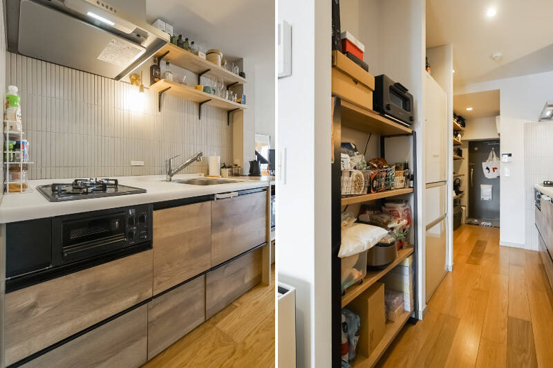 コンロは2口のグリル付き。背面にはラックを設置できる余白があります。