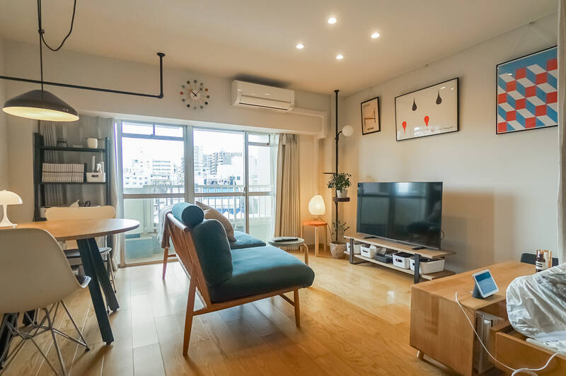 南向きに開口しており、明るい室内。 約16.9帖とゆったりとくつろげる広さが十分にあります。