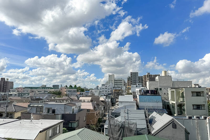 晴れた日の写真もご覧ください。空をたっぷりと仰げて気持ちいいですね〜!