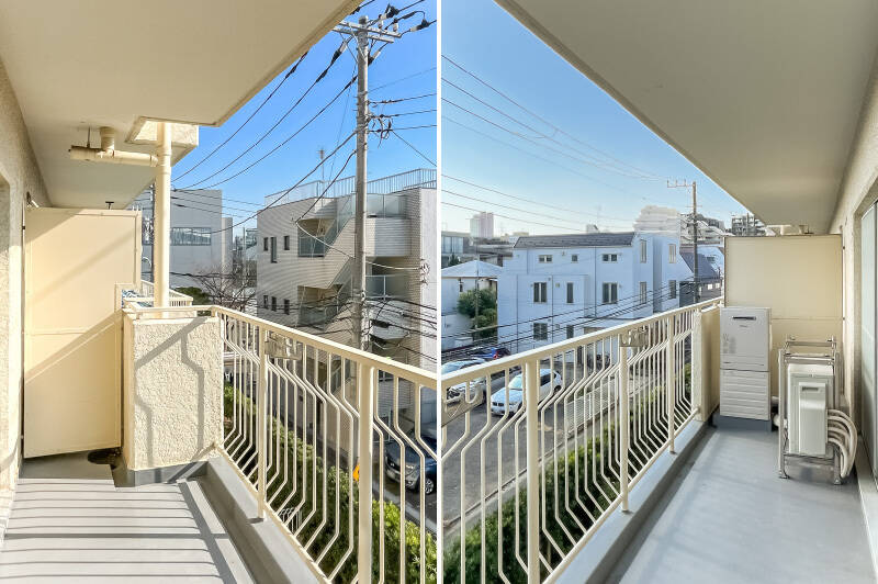 洗濯物がカラッと乾きそうなほど、お日様サンサンのバルコニー。物干し受けは手すりに備わっていますよ。