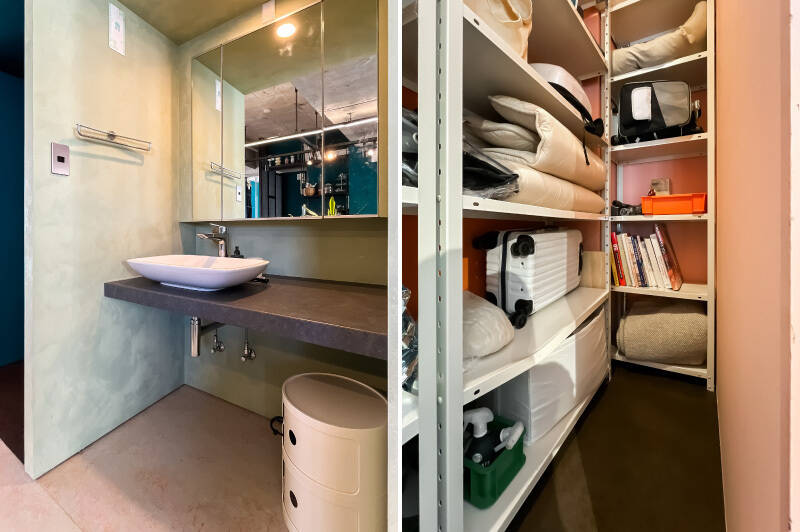 <b>左・</b>洗面台はキッチン近くの通路にオープンに配置。帰宅後にシームレスに手洗いできるため衛生的です。／<b>右・</b>洗面台横には納戸を設置済み。スーツケースや使用頻度の低いシーズナル系のアイテムはこちらに。